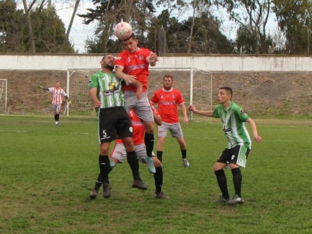 Estudiantes y Racing no aflojan